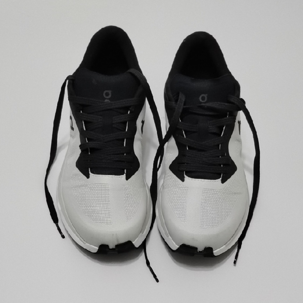 On Running Cloudzone Sneaker - image 1